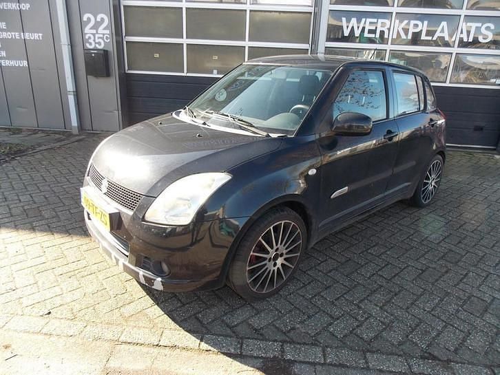 Occasion Suzuki Swift 93 PK (68 kW) 2006 Zwart Hatchback
