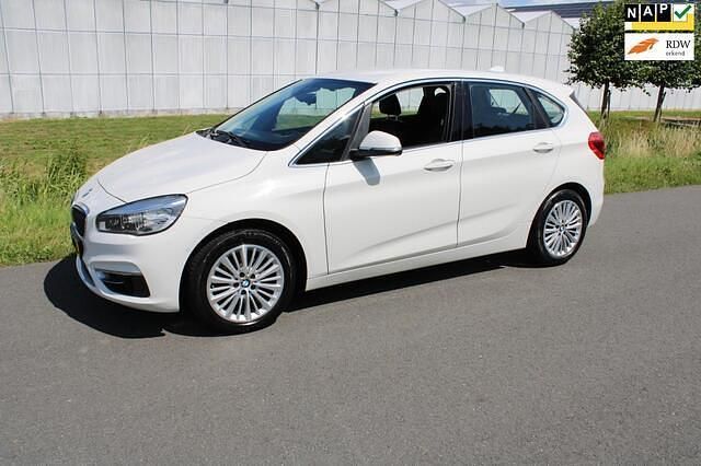Wit Gebruikt 2015 BMW 218 Luxury Line Stationwagen | € 11.900 (Eerlijke prijs) - Afbeelding 1/4