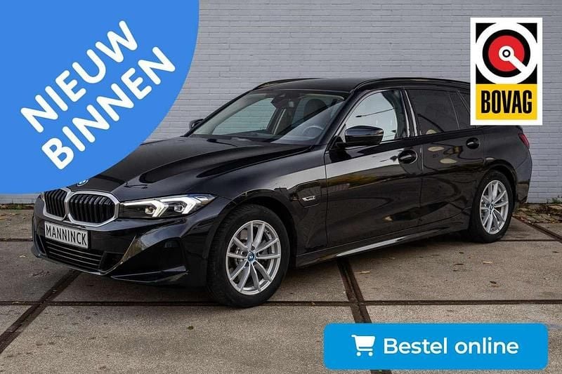 Zwart Gebruikt 2022 BMW 320e Executive Stationwagen | € 29.950 (Goede deal) - Afbeelding 1/4