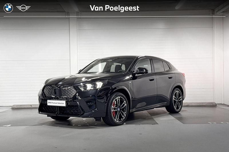 Zwart Gebruikt 2025 BMW iX2 M Sport SUV | € 44.900 (Eerlijke prijs) - Afbeelding 1/4