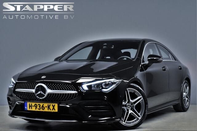 Zwart, metallic lak Gebruikt 2020 Mercedes CLA180 Business Sedan | € 24.995 (Goede deal) - Afbeelding 1/4