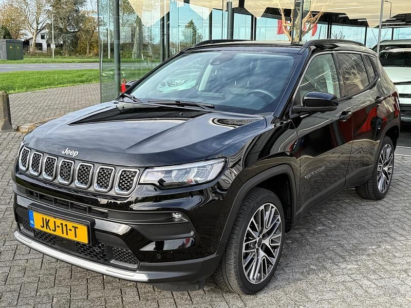 Zwart Gebruikt 2024 Jeep Compass Summit SUV | € 34.950 (Iets duurder) - Afbeelding 1/4