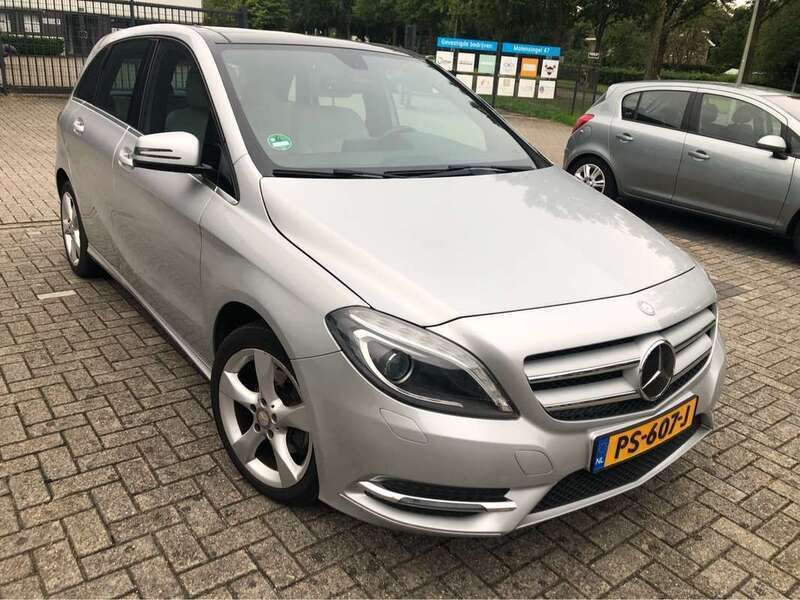 Grijs Gebruikt 2012 Mercedes B180 Ambition MPV | € 13.990 (Duur) - Afbeelding 1/4