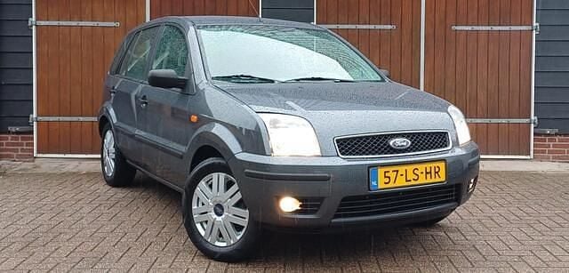 Grijs Gebruikt 2003 Ford Fusion MPV | € 2.600 (Eerlijke prijs) - Afbeelding 1/4
