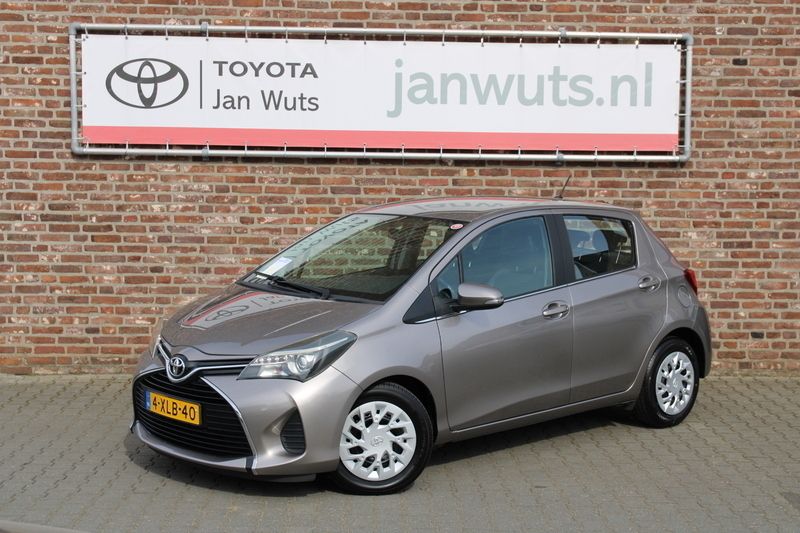 Bruin Gebruikt 2014 Toyota Yaris Lounge Hatchback | € 10.450 (Eerlijke prijs) - Afbeelding 1/4