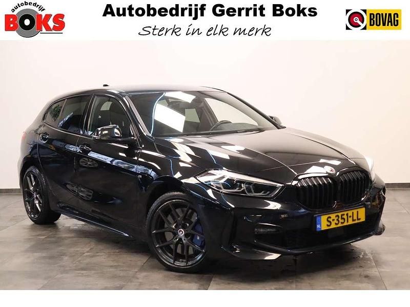 Zwart Gebruikt 2023 BMW 120 M Sport Hatchback | € 29.950 (Eerlijke prijs) - Afbeelding 1/3