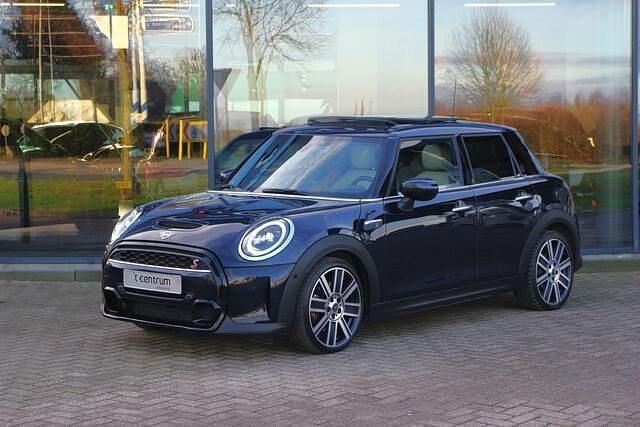 Zwart Occasion 2021 Mini Cooper S Hatchback | € 28.450 (Eerlijke prijs) - Afbeelding 1/4