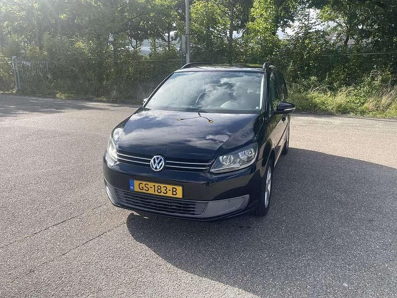 Zwart Gebruikt 2010 VW Touran Trendline MPV | € 5.750 (Eerlijke prijs) - Afbeelding 1/4
