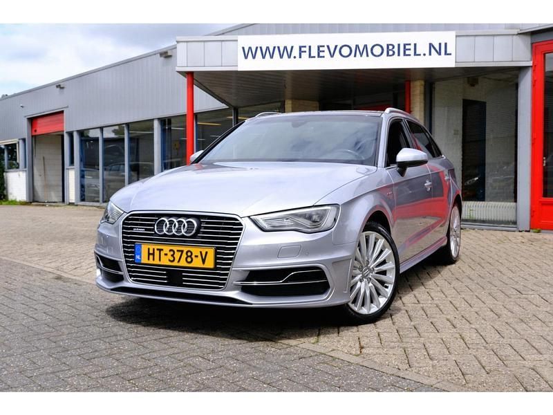 Grijs Gebruikt 2015 Audi A3 Ambition Hatchback | € 17.450 (Eerlijke prijs) - Afbeelding 1/4