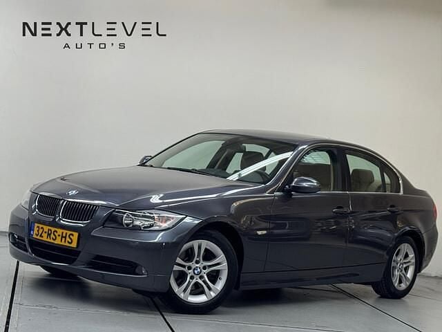 Grijs Gebruikt 2005 BMW 325 Executive Sedan | € 10.750 (Iets duurder) - Afbeelding 1/4