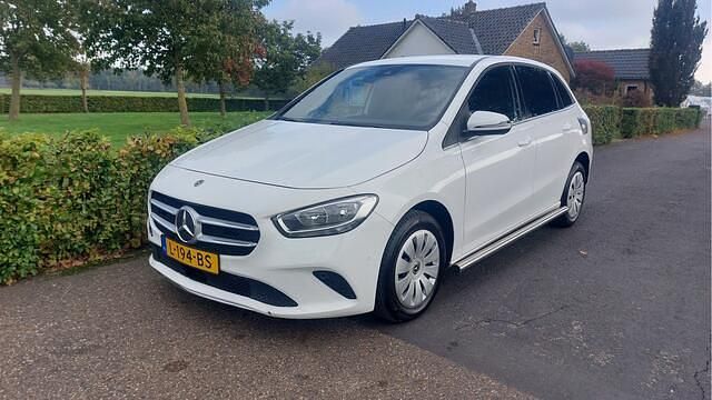 Wit Gebruikt 2021 Mercedes 200 Advantage MPV | € 6.500 - Afbeelding 1/4