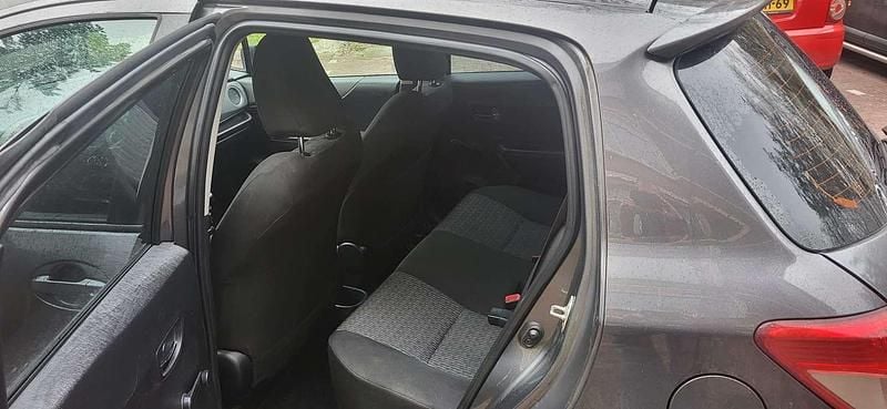 Occasion Toyota Yaris 99 PK (72 kW) 2013 Grijs Hatchback