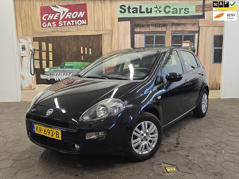 Zwart Gebruikt 2016 Fiat Punto Lounge Hatchback | € 5.750 (Eerlijke prijs) - Afbeelding 1/3