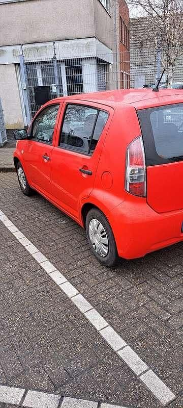 Occasion Daihatsu Sirion 69 PK (50 kW) 2005 Rood Hatchback