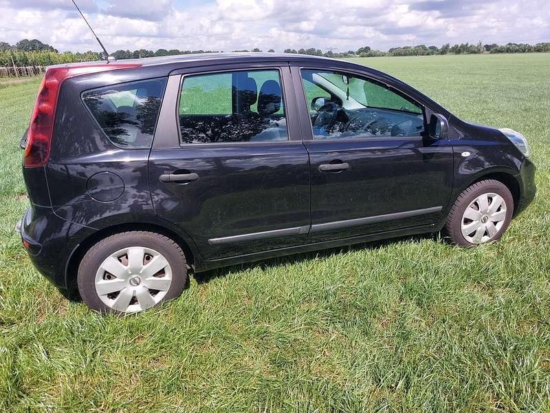 Zwart Gebruikt 2011 Nissan Note Visia MPV | € 3.500 (Goede deal) - Afbeelding 1/4