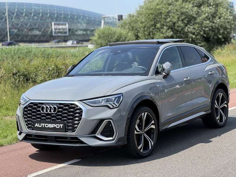 Grijs Gebruikt 2022 Audi Q3 Sportback S-Line SUV | € 43.950 (Eerlijke prijs) - Afbeelding 1/4