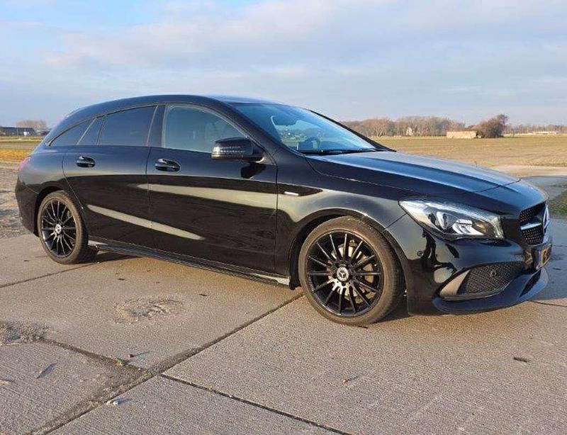 Zwart (metallic) Occasion 2018 Mercedes CLA180 Shooting Brake Business Stationwagen | € 20.995 (Super prijs) - Afbeelding 1/4