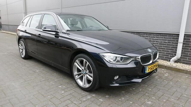 Zwart Gebruikt 2013 BMW 320 Executive Stationwagen | € 14.500 - Afbeelding 1/4