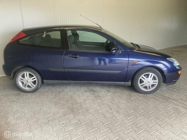 Occasion Ford Focus Trend 101 PK (74 kW) 2000 Blauw Hatchback