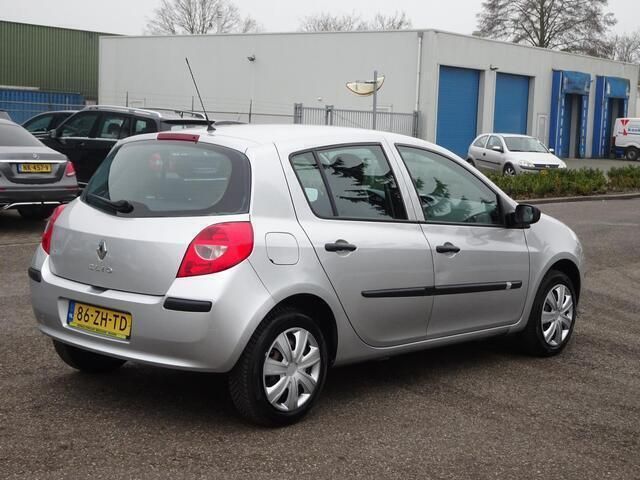 Occasion Renault Clio II 75 PK (55 kW) 2008 Grijs Hatchback