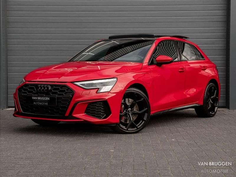 Occasion Audi A3 Sportback e-tron S-Line 245 PK (180 kW) 2021 Rood (metallic) Hatchback
