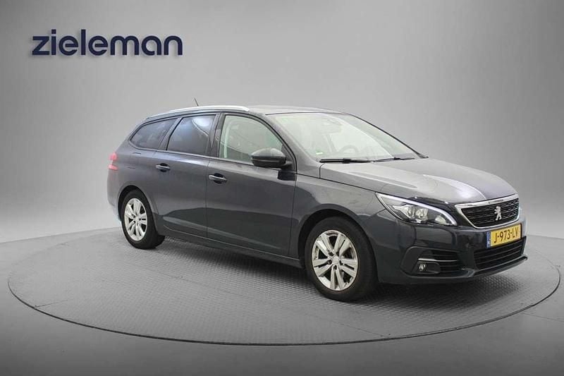 Grijs Gebruikt 2020 Peugeot 308 Stationwagen | € 9.645 (Goede deal) - Afbeelding 1/4