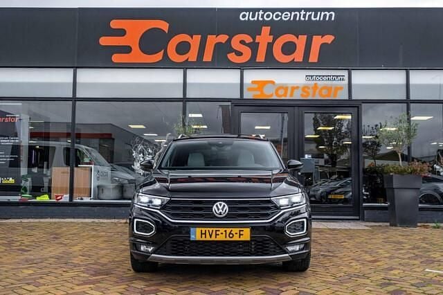 Zwart Gebruikt 2018 VW T-Roc Sport SUV | € 24.950 (Eerlijke prijs) - Afbeelding 1/3