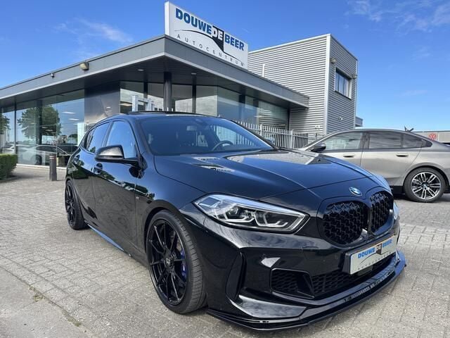 Zwart Gebruikt 2022 BMW M135 M Performance Hatchback | € 40.950 (Eerlijke prijs) - Afbeelding 1/4