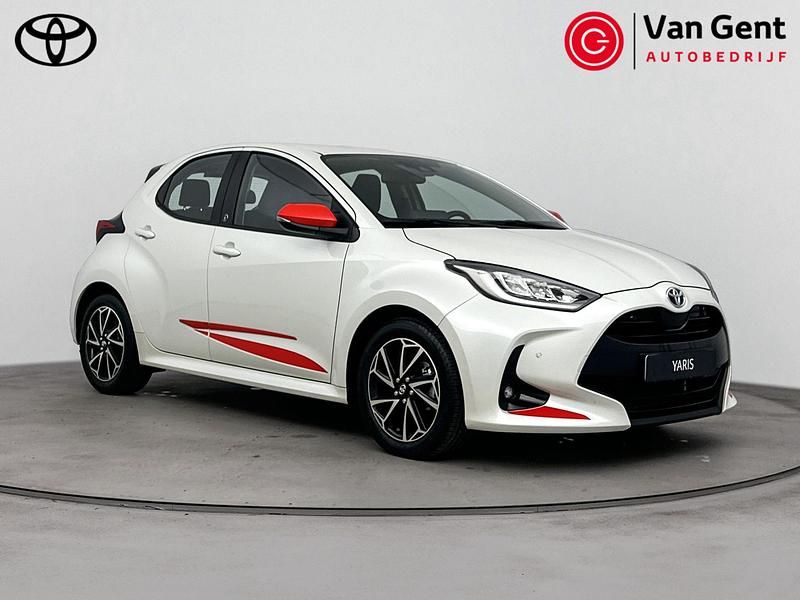 Wit Gebruikt 2022 Toyota Yaris Hybrid Hatchback | € 24.999 (Iets duurder) - Afbeelding 1/4