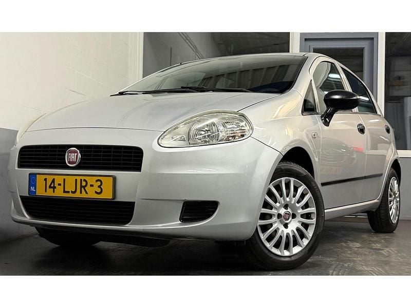 Grijs Gebruikt 2010 Fiat Punto Hatchback | € 2.995 (Eerlijke prijs) - Afbeelding 1/4