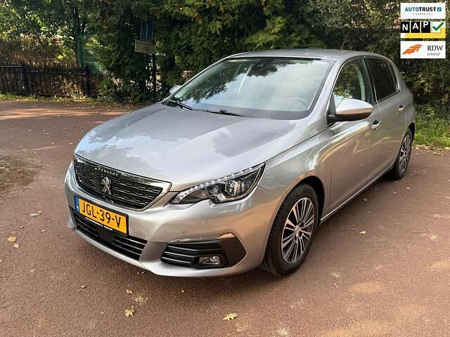 Grijs Gebruikt 2021 Peugeot 308 GT-line Hatchback | € 14.995 (Super prijs) - Afbeelding 1/4