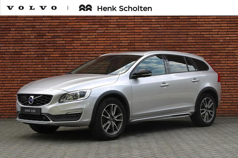 Grijs Gebruikt 2018 Volvo V60 CC Stationwagen | € 22.950 (Eerlijke prijs) - Afbeelding 1/4