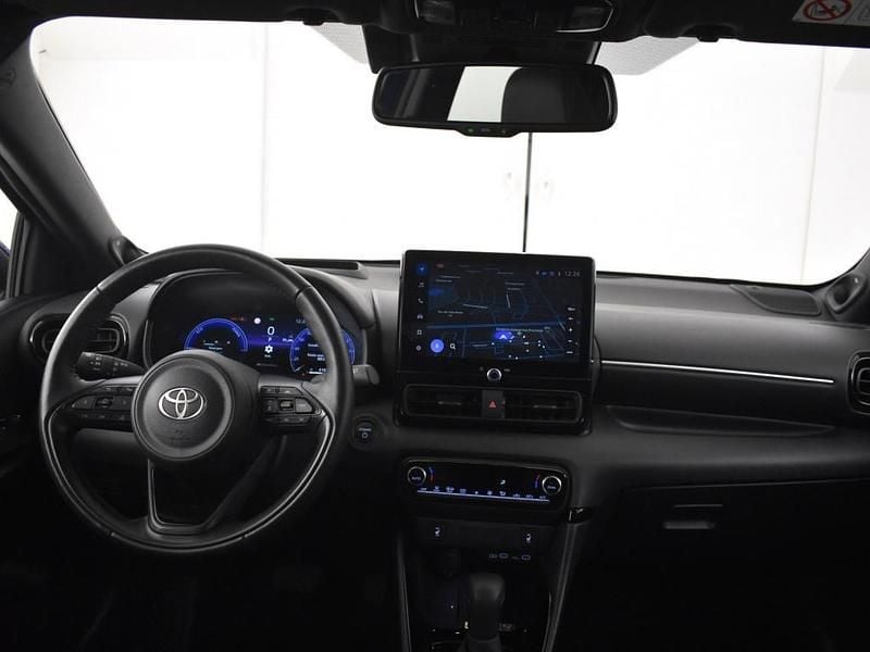 Occasion Toyota Yaris Hybrid Executive 131 PK (96 kW) 2024 Blauw (metallic) Hatchback