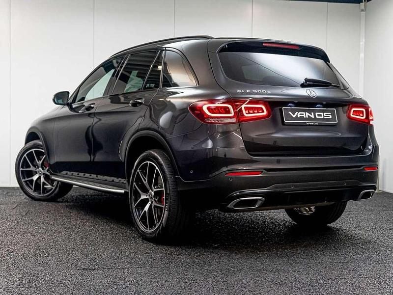 Occasion Mercedes GLC300e AMG line 211 PK (155 kW) 2021 Grijs (metallic) SUV