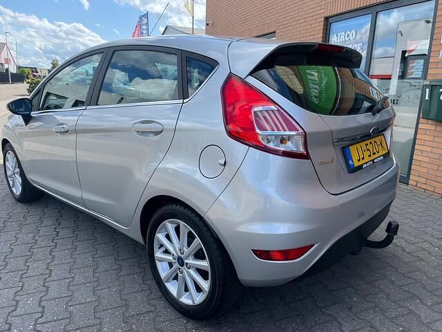 Occasion Ford Fiesta Titanium 101 PK (74 kW) 2016 Grijs Hatchback