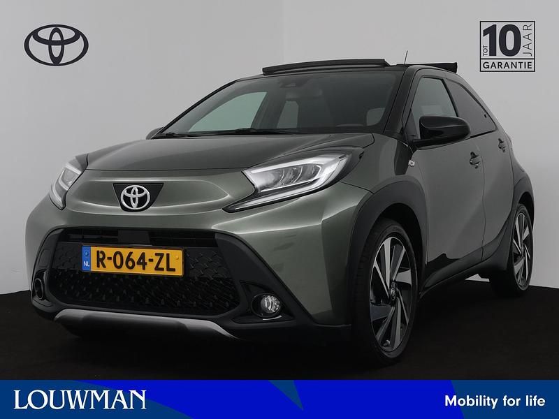 Groen metallic Gebruikt 2023 Toyota Aygo X Envy SUV | € 20.945 - Afbeelding 1/4