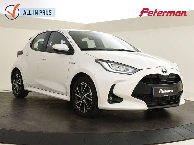 Wit Gebruikt 2021 Toyota Yaris Hybrid Hatchback | € 21.499 (Eerlijke prijs) - Afbeelding 1/4