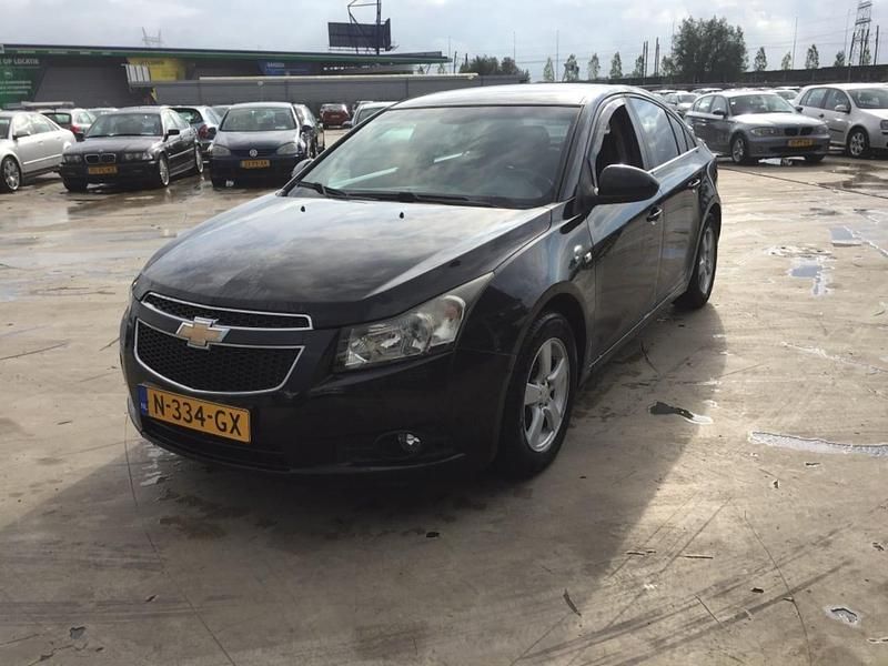 Zwart, metallic lak Gebruikt 2012 Chevrolet Cruze Sedan | € 1.690 (Eerlijke prijs) - Afbeelding 1/4