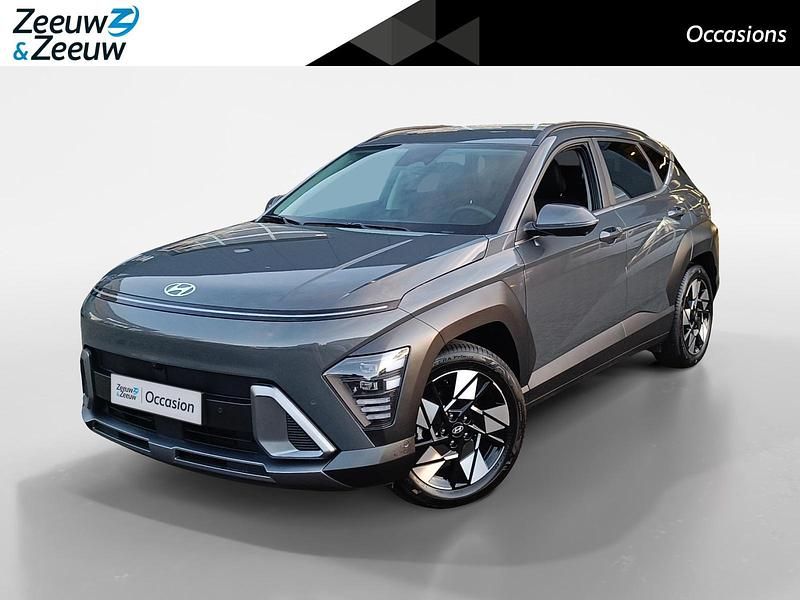 Ecotronic gray pearl (pe2) Occasion 2025 Hyundai Kona Premium SUV | € 33.750 (Eerlijke prijs) - Afbeelding 1/4