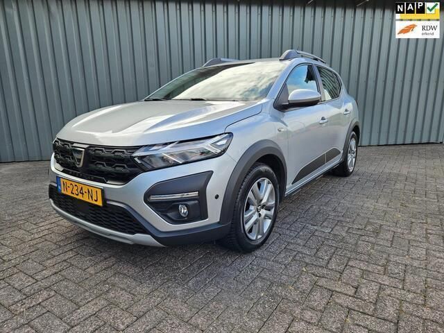 Grijs Gebruikt 2021 Dacia Sandero Essentiel Hatchback | € 11.500 (Eerlijke prijs) - Afbeelding 1/4