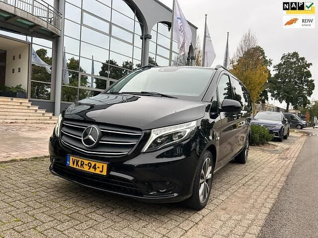 Zwart Gebruikt 2021 Mercedes Vito Van | € 27.900 (Eerlijke prijs) - Afbeelding 1/4