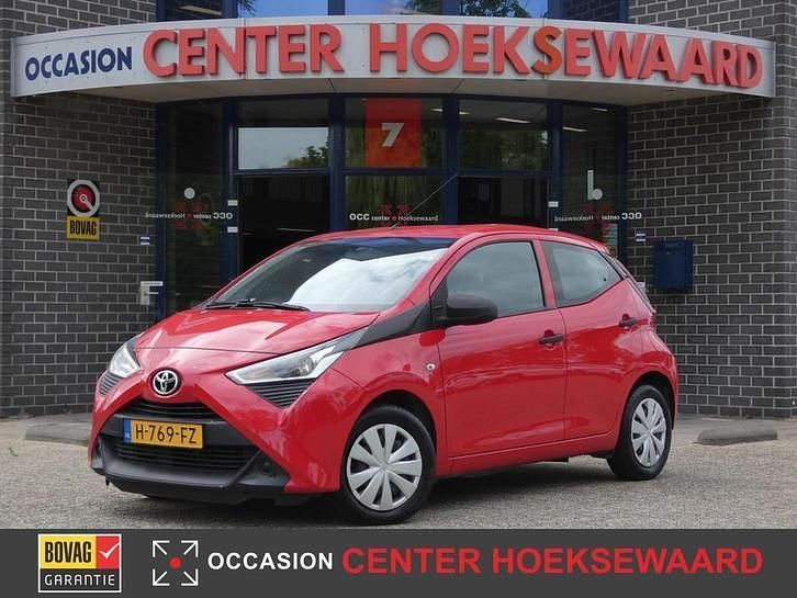 Rood Occasion 2020 Toyota Aygo Hatchback | € 8.240 (Goede deal) - Afbeelding 1/4