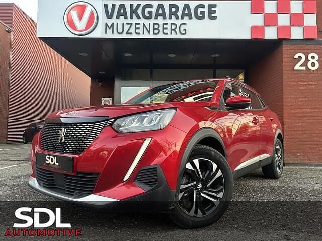 Rood (metallic) Gebruikt 2020 Peugeot 2008 Allure SUV | € 15.945 (Super prijs) - Afbeelding 1/4