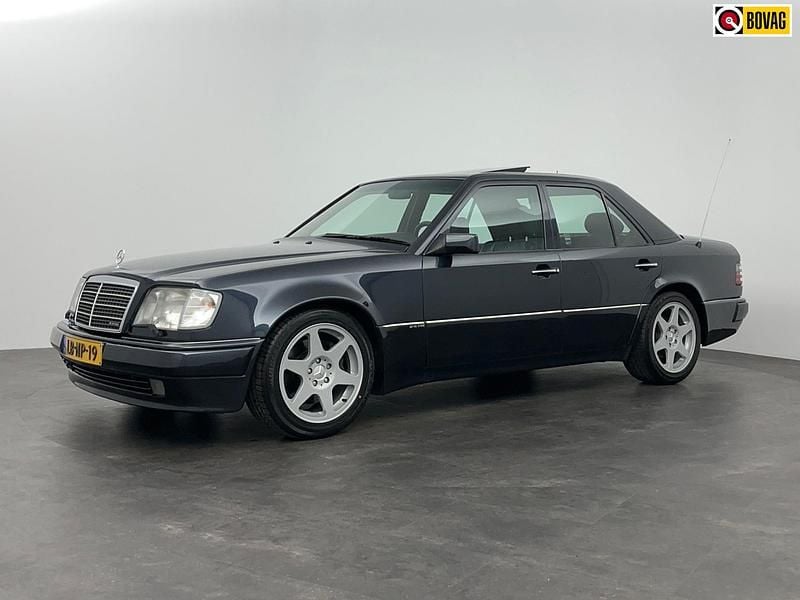 Zwart, metallic lak Occasion 1995 Mercedes E500 Edition Sedan | € 125.000 - Afbeelding 1/4