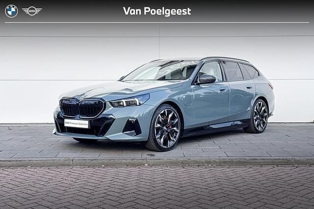 Cape york green metallic (c5y) (groen metallic) Gebruikt 2025 BMW 550e Comfort Edition Stationwagen | € 89.900 (Super prijs) - Afbeelding 1/4