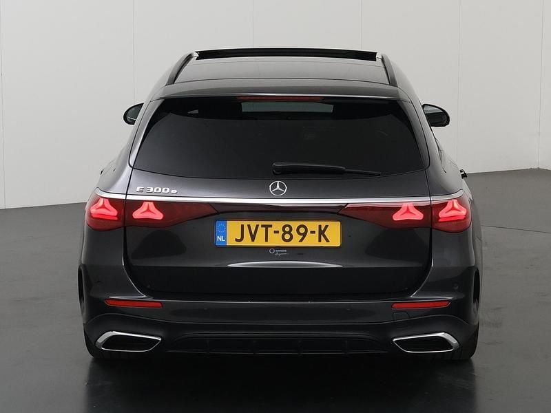 Occasion Mercedes E300 AMG line 313 PK (230 kW) 2025 Grijs Stationwagen