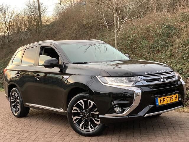 Zwart Occasion 2015 Mitsubishi Outlander Edition SUV | € 11.440 (Duur) - Afbeelding 1/4
