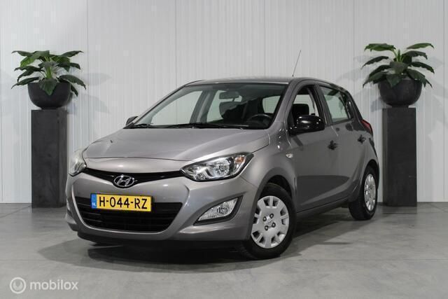 Grijs Gebruikt 2013 Hyundai i20 Edition Hatchback | € 5.499 (Goede deal) - Afbeelding 1/4