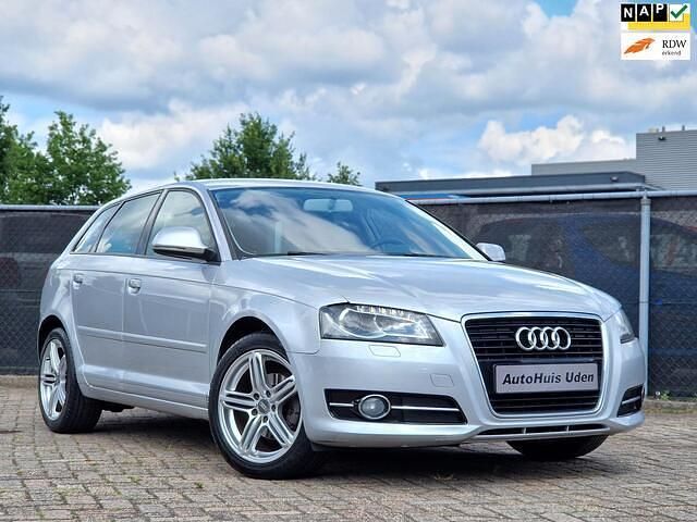 Grijs Gebruikt 2012 Audi A3 Sportback Attraction Hatchback | € 6.995 (Eerlijke prijs) - Afbeelding 1/4