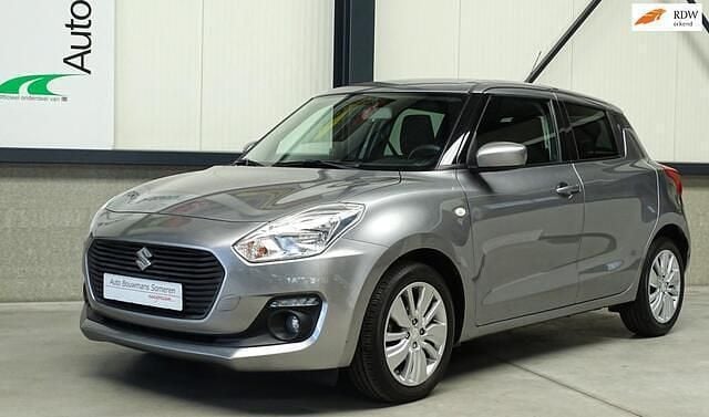 Grijs Gebruikt 2020 Suzuki Swift Hatchback | € 12.999 (Goede deal) - Afbeelding 1/4